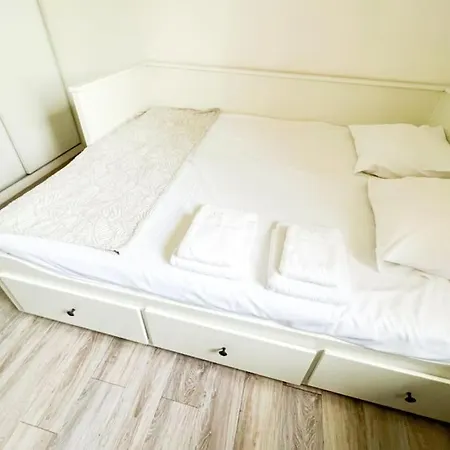 At The Foot Of The Ramparts In A Secure Apartment Avignon