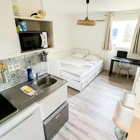 Apartment At The Foot Of The Ramparts In A Secure Avignon