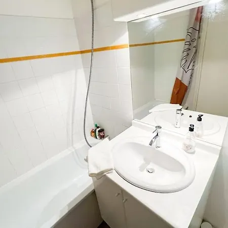 At The Foot Of The Ramparts In A Secure Apartment Avignon